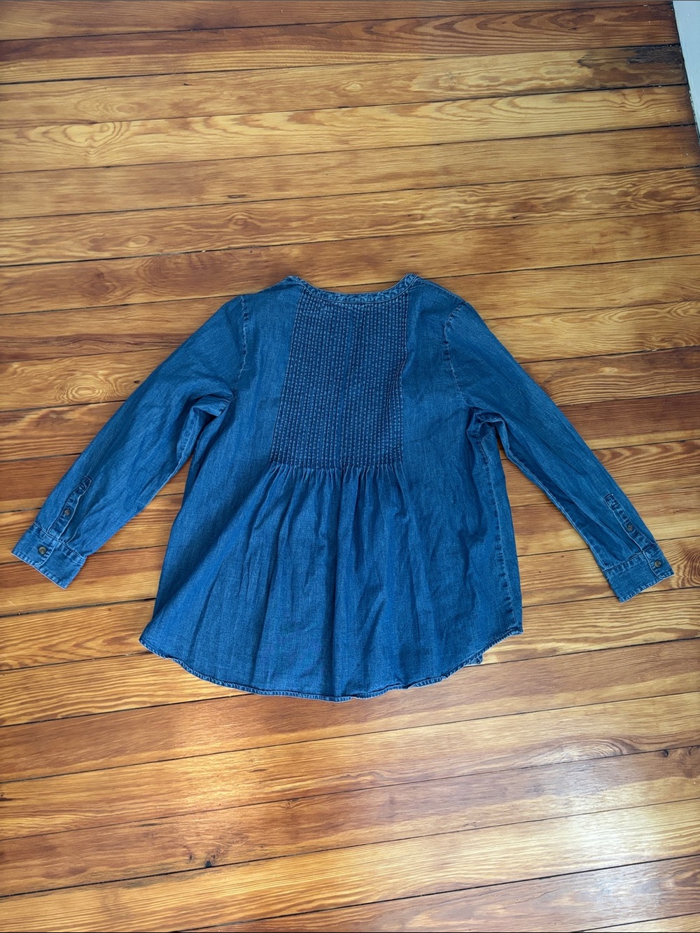 J. Jill Blue Denim Button-Front Peasant Top - Picture 4 of 6